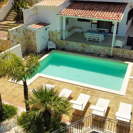 Oleandro Villa *