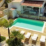 Oleandro Villa *