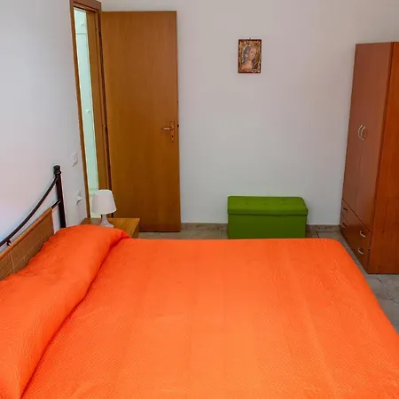 Oleandro Villa *